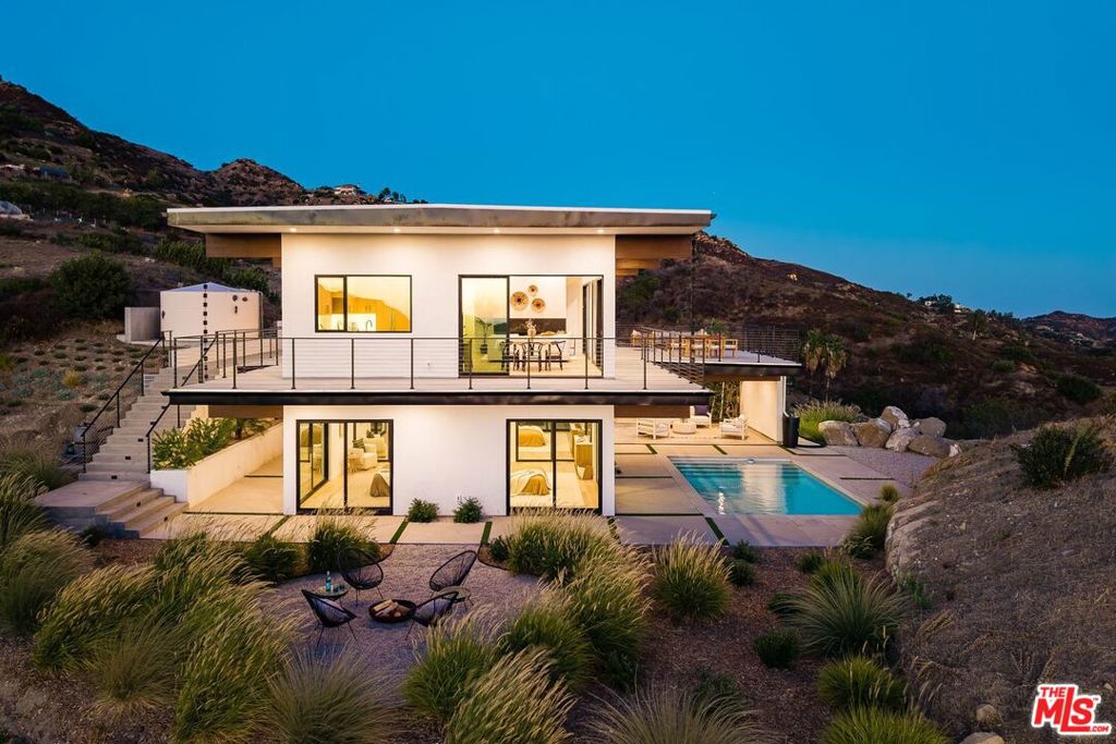 2165 E Little Las Flores Road