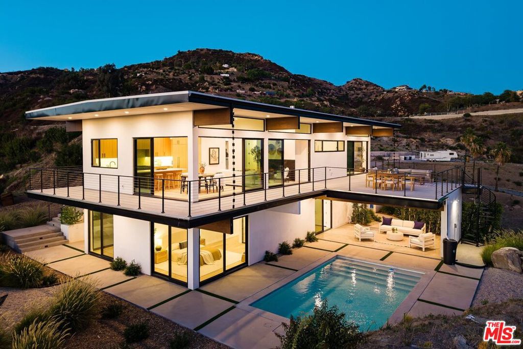 2165 E Little Las Flores Road