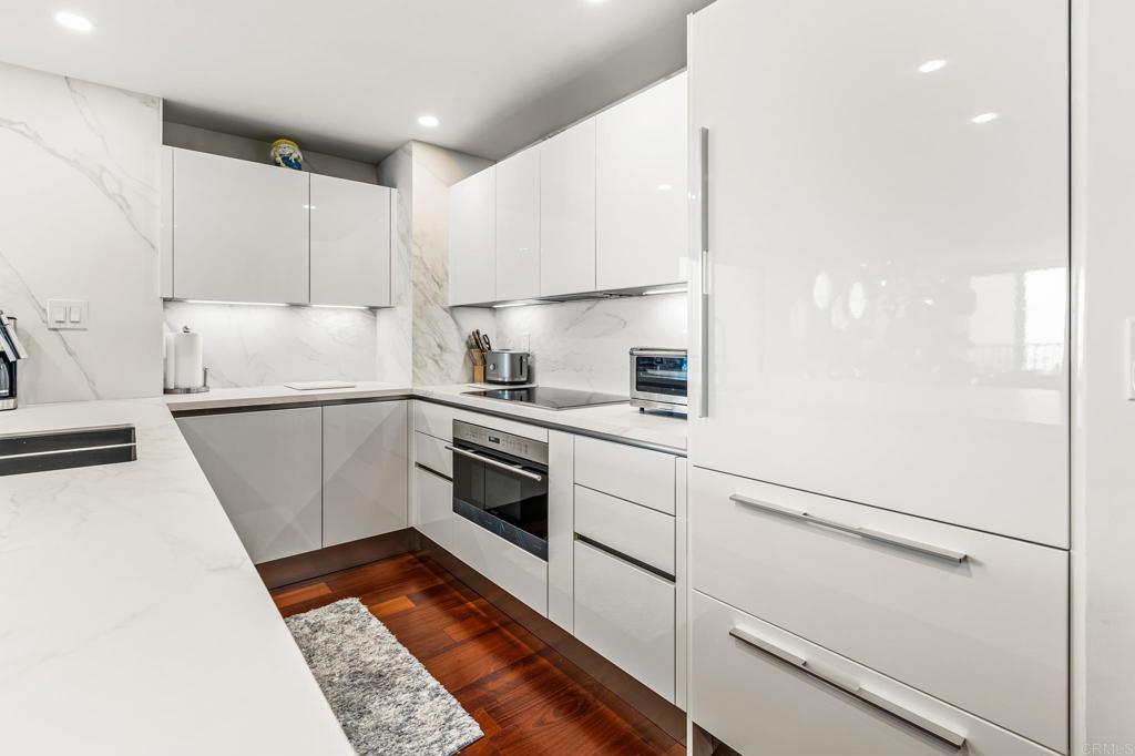 2500 Torrey Pines Road 805