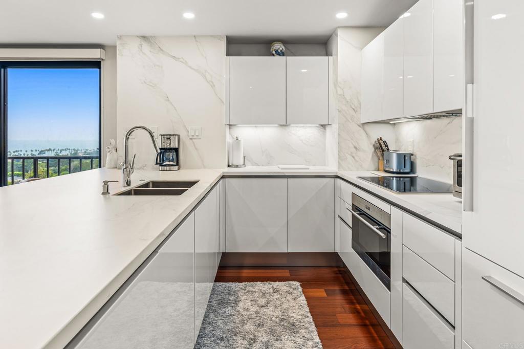 2500 Torrey Pines Road 805