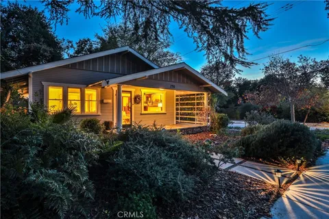 290 W 12th Street, Claremont, CA 91711 - MLS#: CV25218188