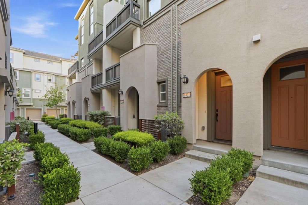 Photo of 1427 Lavender Loop, Milpitas, CA 95035 (MLS # ML82041960)