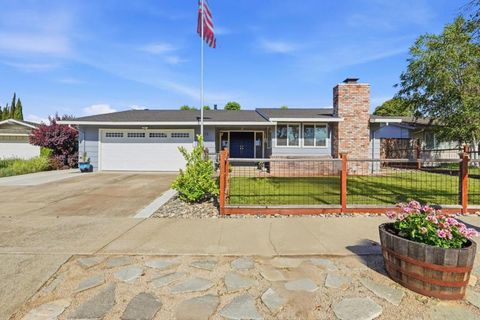 Photo of 1173 Ortega Circle, Gilroy, CA 95020 (MLS # ML82046959)