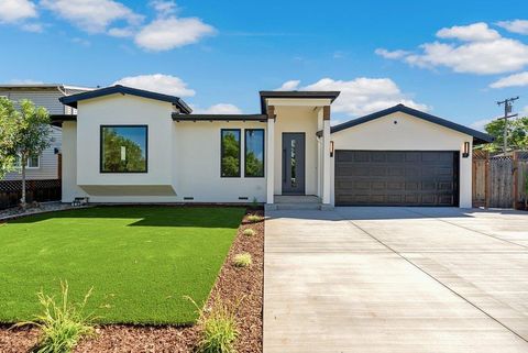 Photo of 1704 Zinnia Lane, San Jose, CA 95124 (MLS # ML82041841)