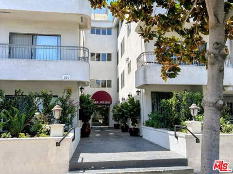 Photo of 221 S Gale Drive #406, Beverly Hills, CA 90211 (MLS # 26870107)