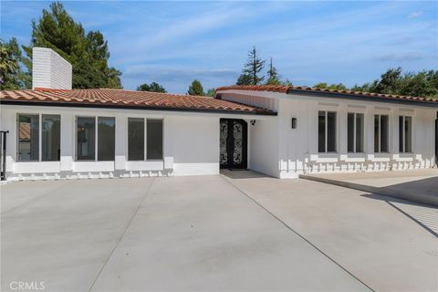 Photo of 4316 Topanga Canyon BLVD, Woodland Hills, CA 91364 (MLS # SR26096512)