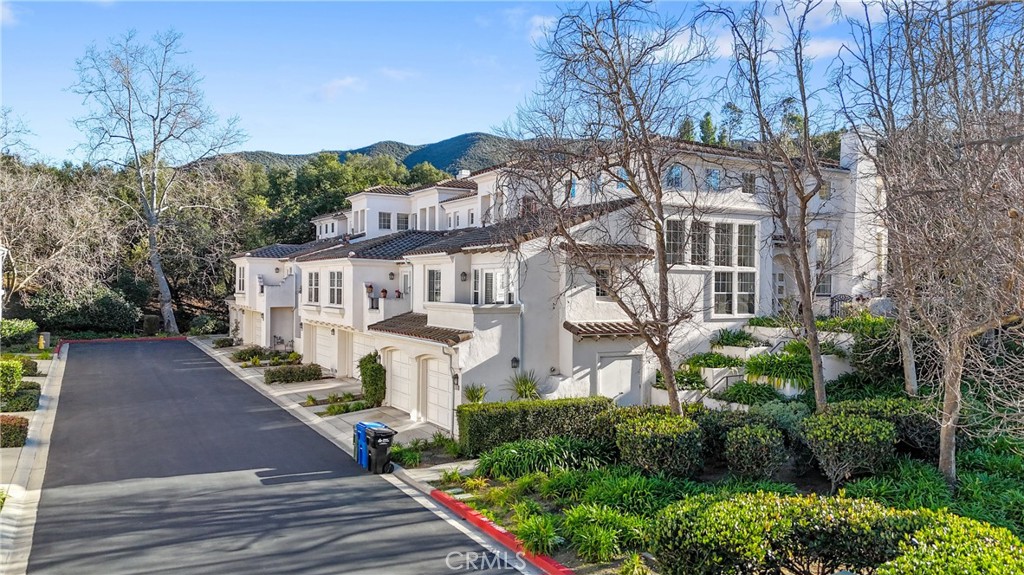 1072 Mountain Oak Place