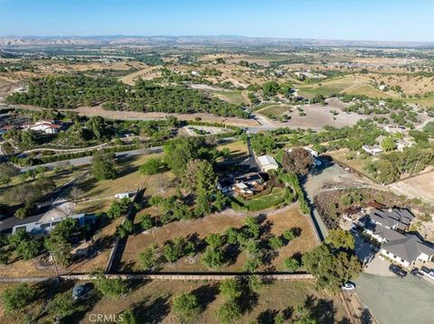 Tiny photo for 1015 Lost Springs Ln, Paso Robles, CA 93446 (MLS # NS26072665)