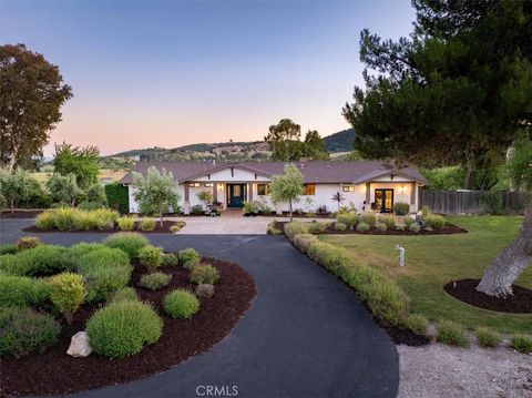 Tiny photo for 1015 Lost Springs Ln, Paso Robles, CA 93446 (MLS # NS26072665)