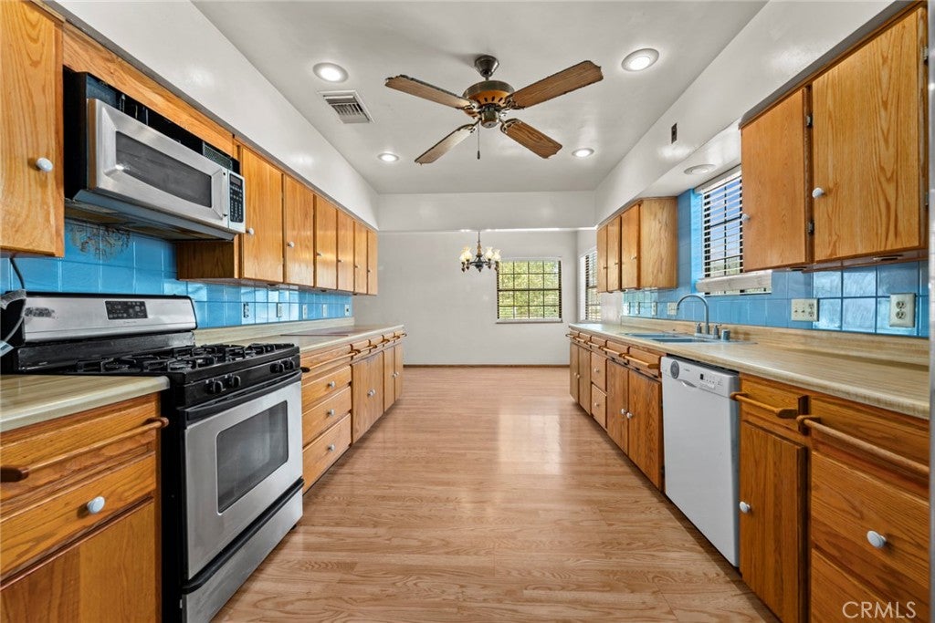 165 W Avenue L