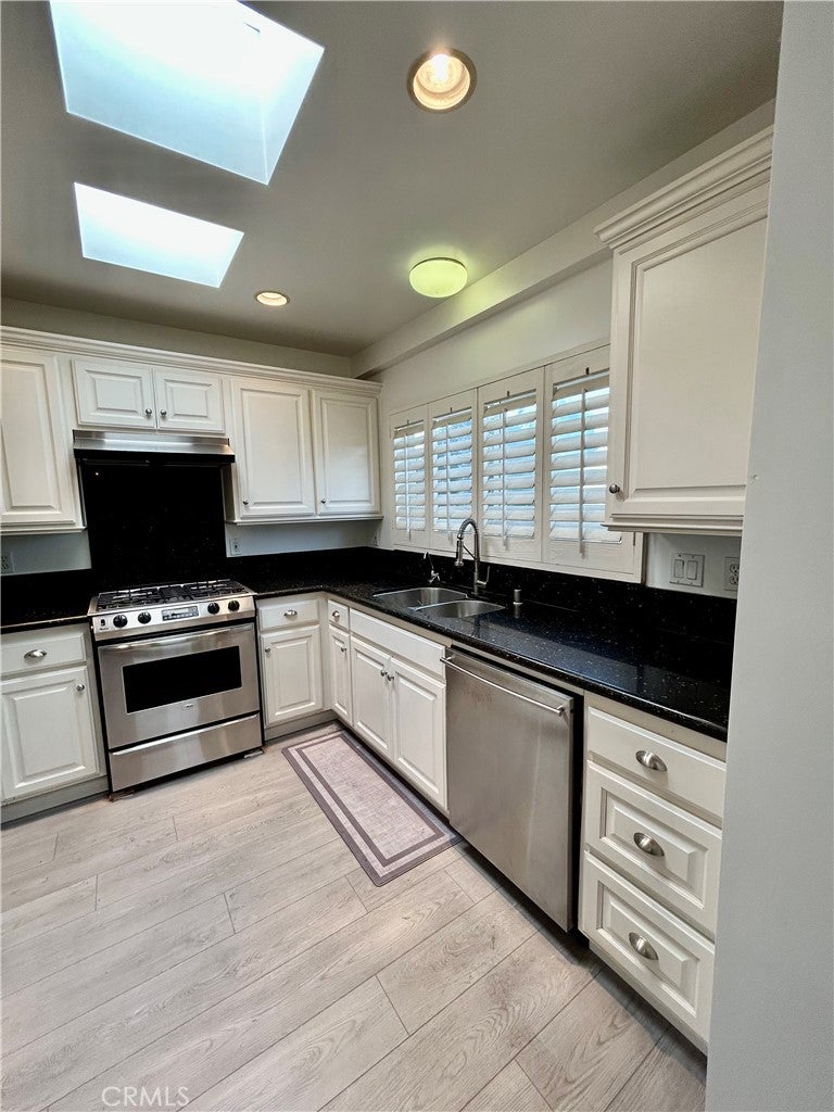 103 Yorktown, Newport Beach CA 92660 - Photo 36