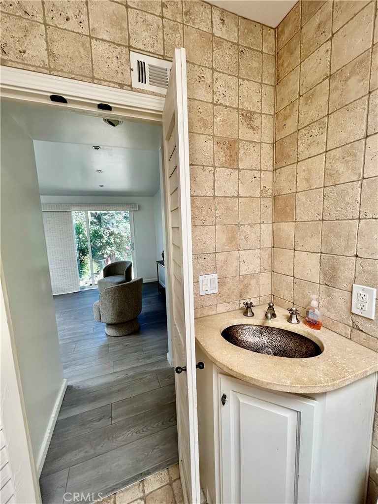 103 Yorktown, Newport Beach CA 92660 - Photo 31