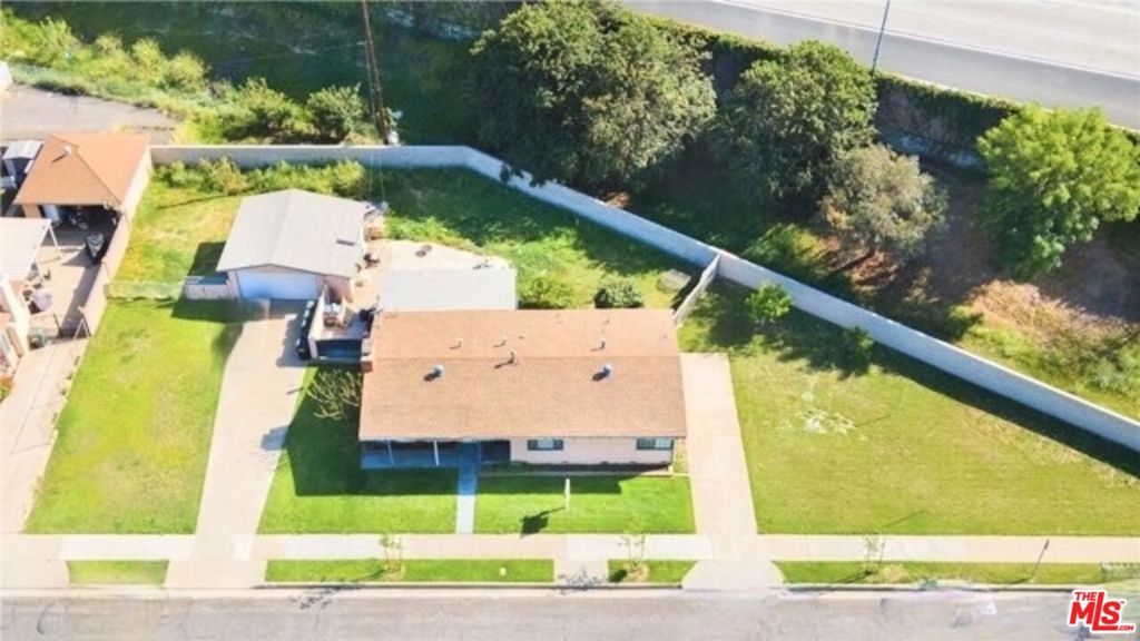 812 W Fernfield Drive