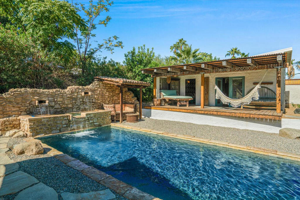 Magnesia Falls Cove - Residential
