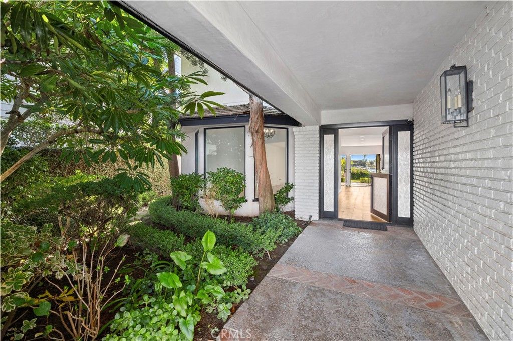 Photo of 2572 Bayshore Dr, Newport Beach, CA 92663 (MLS # LG25274127)