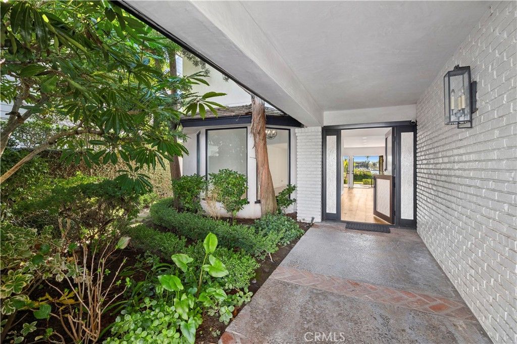 Photo of 2572 Bayshore Dr, Newport Beach, CA 92663 (MLS # LG25274127)