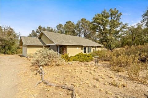 Photo of 4853 Daffodil Drive, Mariposa, CA 95338 (MLS # MP26209259)
