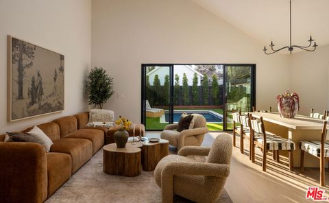 Photo of 321 N Lucerne Boulevard, Los Angeles, CA 90004 (MLS # 26658453)