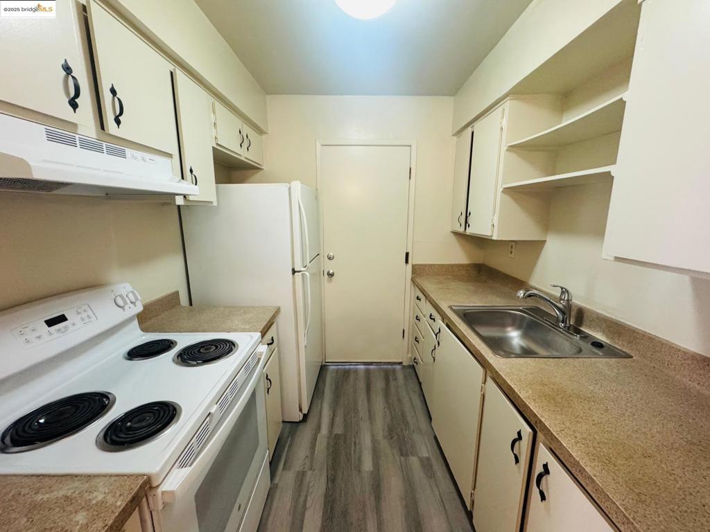 DEL RIO CONDOS - Residential