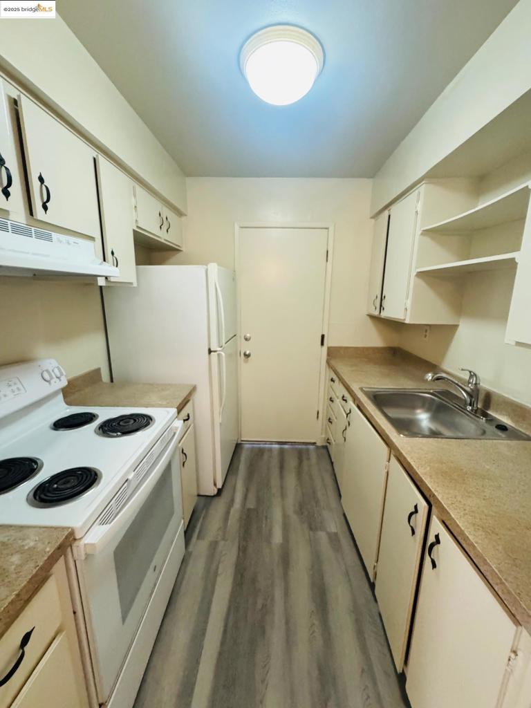 DEL RIO CONDOS - Residential