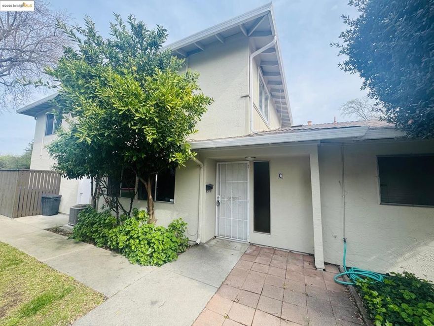 Newly renovated (floors, carpeting, paint, countertops, etc). Beautiful unit with 2 bedrooms, 1 bath and covered carport with additional driveway parking. Great location, closing to shopping. Costco, restaurants and freeways.