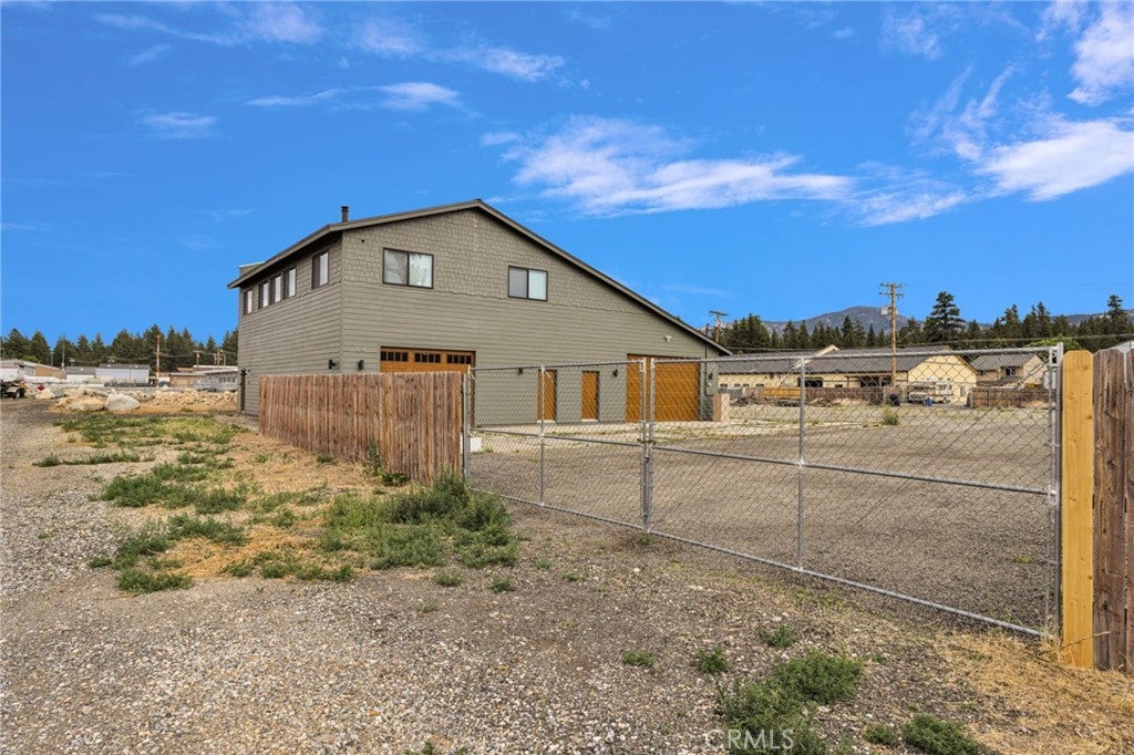 614 W Fairway