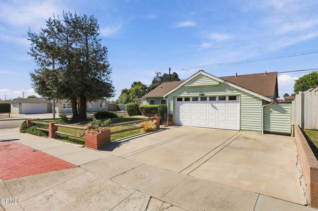 3899 Maple Street