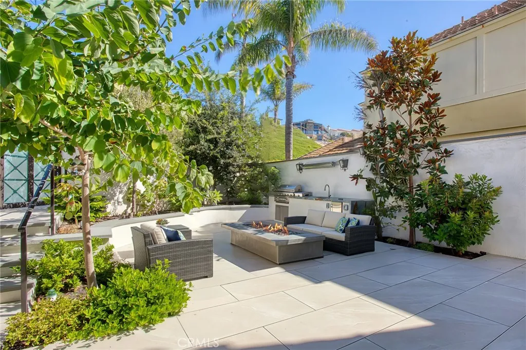 Dana Point, California 92629, United States, 4 Bedrooms Bedrooms, ,5 BathroomsBathrooms,Residential,Active,231785