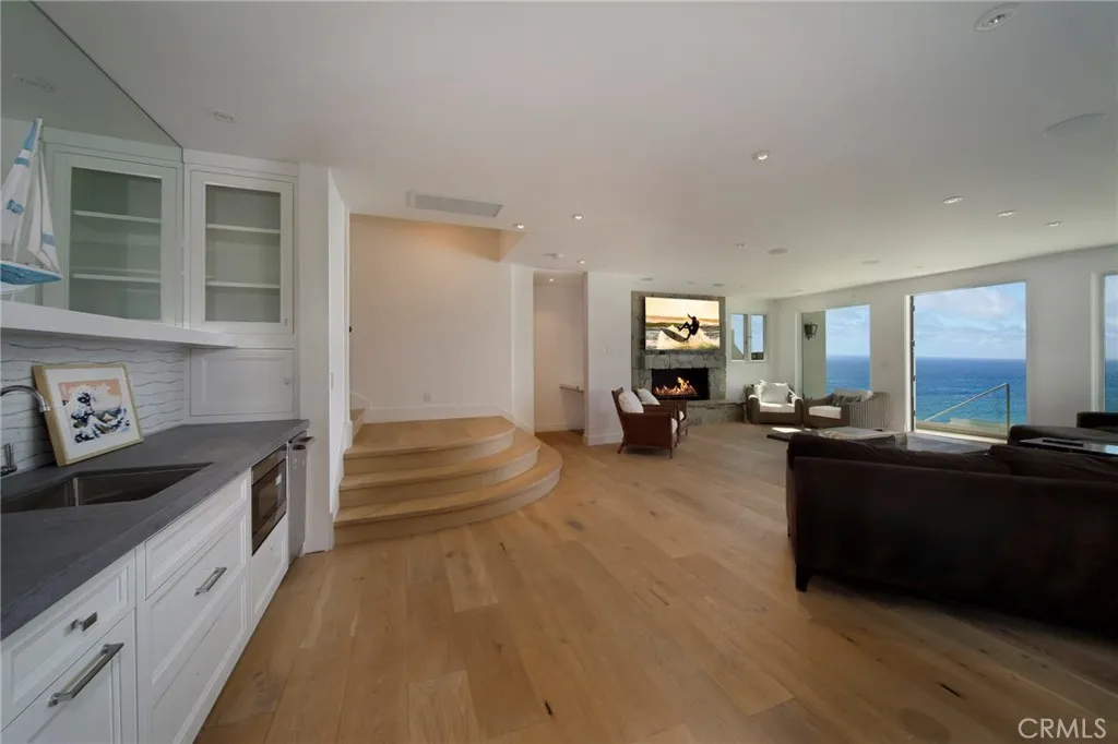 Dana Point, California 92629, United States, 4 Bedrooms Bedrooms, ,5 BathroomsBathrooms,Residential,Active,231785