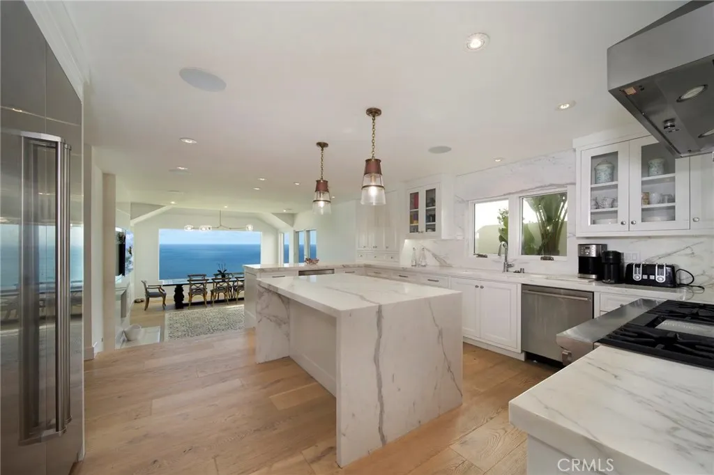 Dana Point, California 92629, United States, 4 Bedrooms Bedrooms, ,5 BathroomsBathrooms,Residential,Active,231785