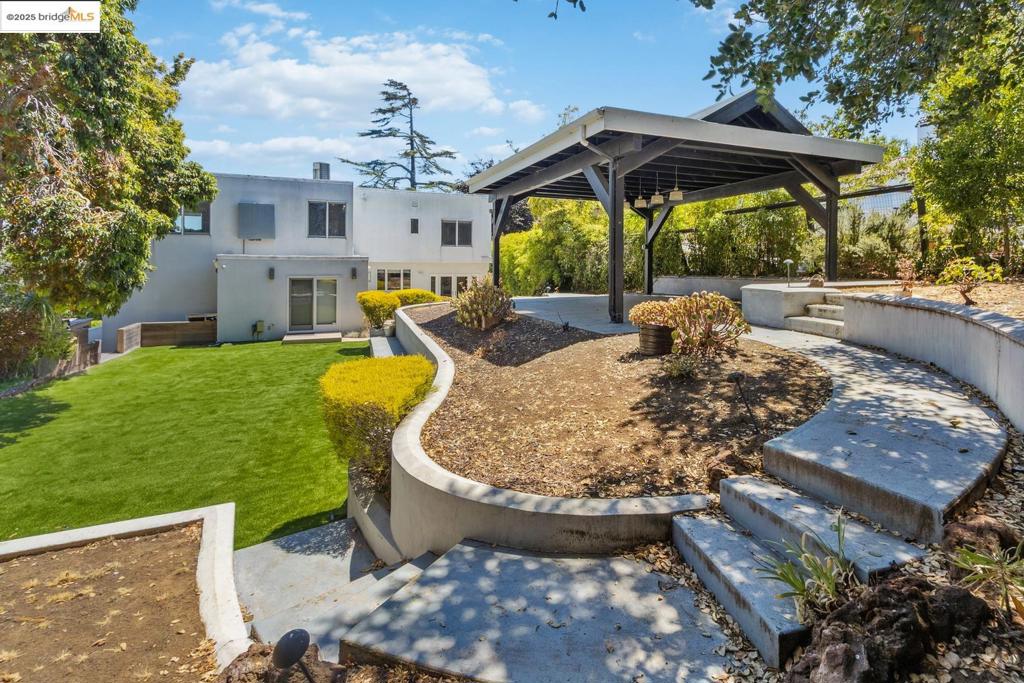 BURLINGAME - Residential