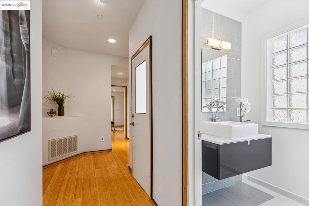 BURLINGAME - Residential