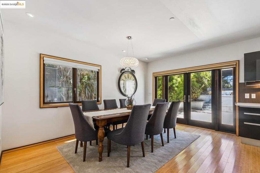 BURLINGAME - Residential