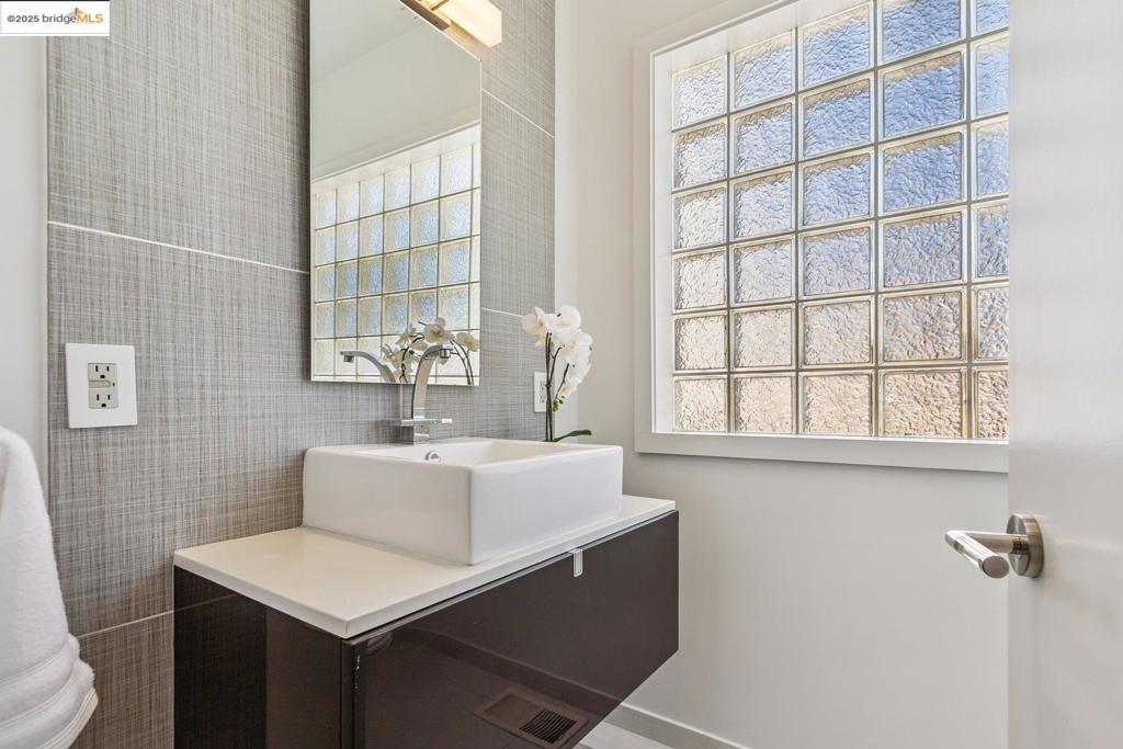 BURLINGAME - Residential