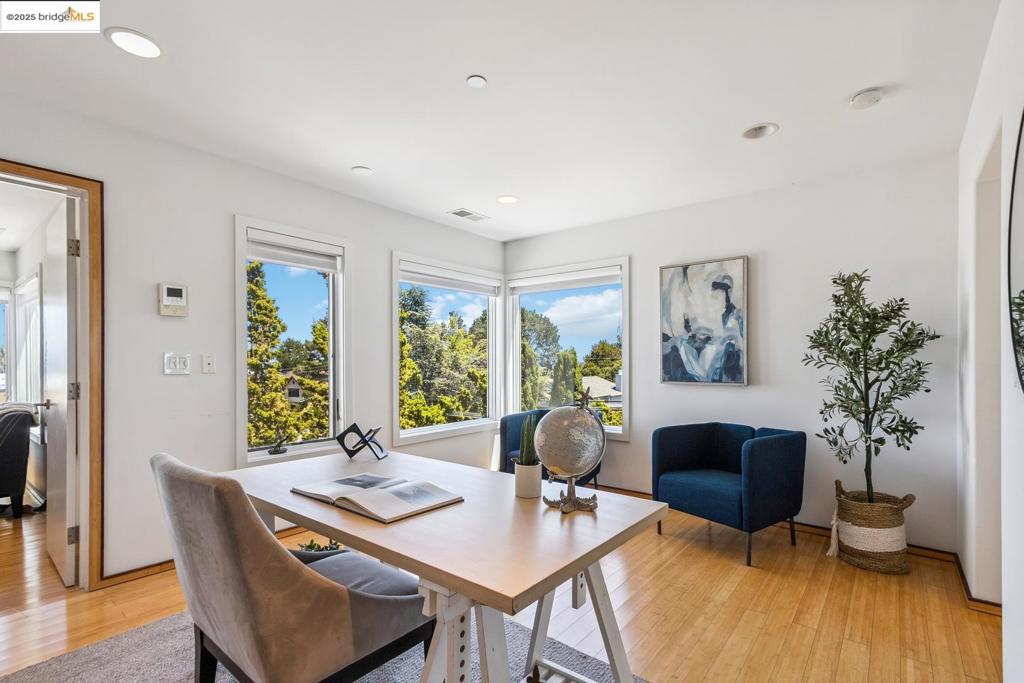 BURLINGAME - Residential