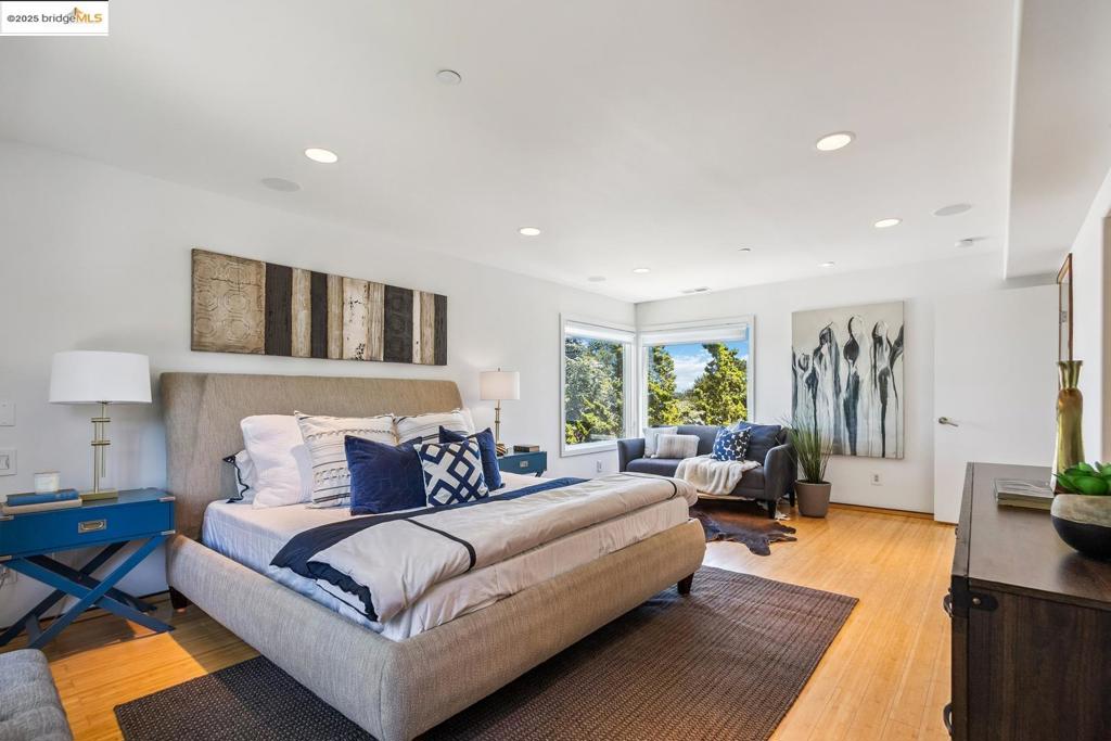 BURLINGAME - Residential