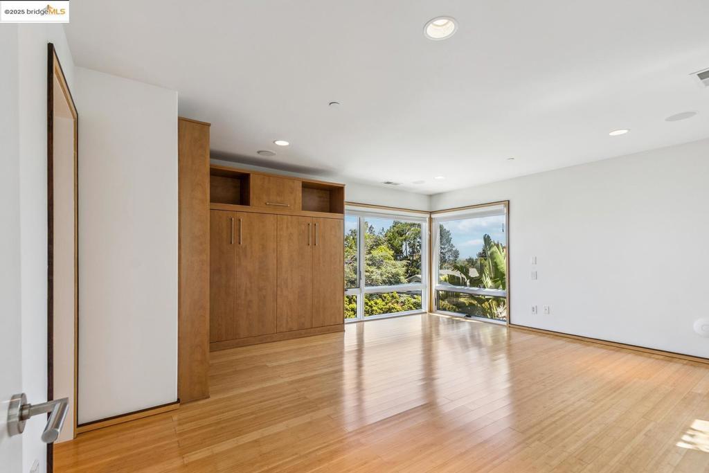 BURLINGAME - Residential