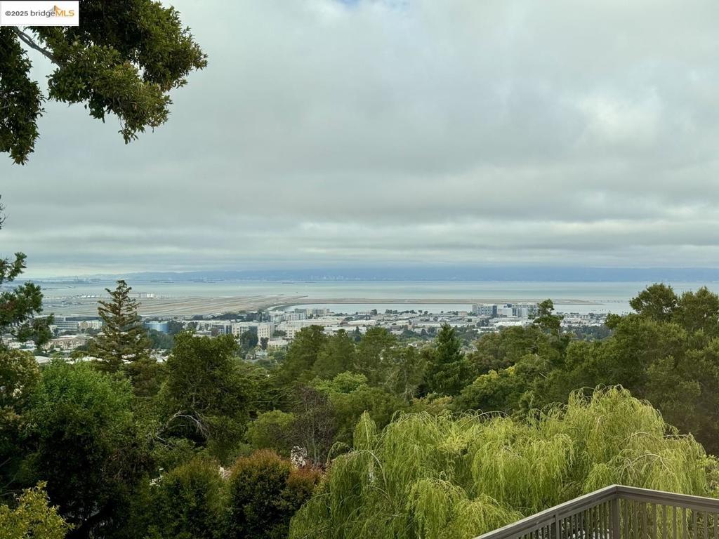 BURLINGAME - Residential