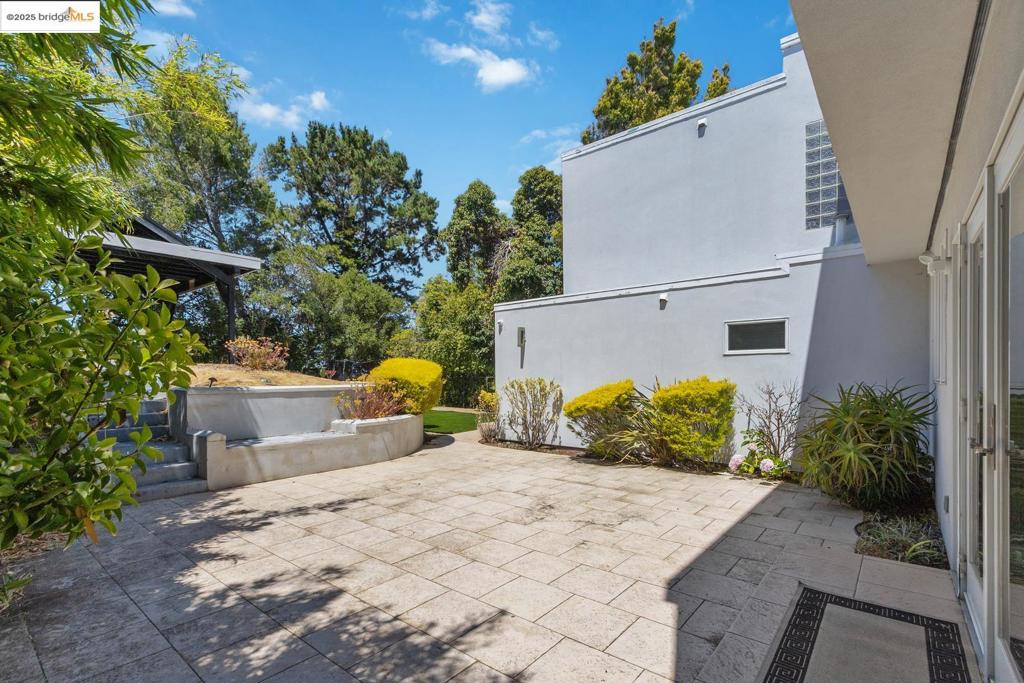 BURLINGAME - Residential