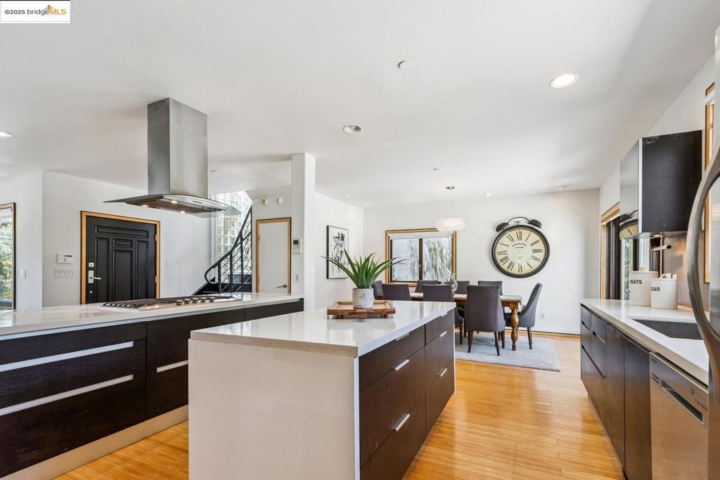 BURLINGAME - Residential