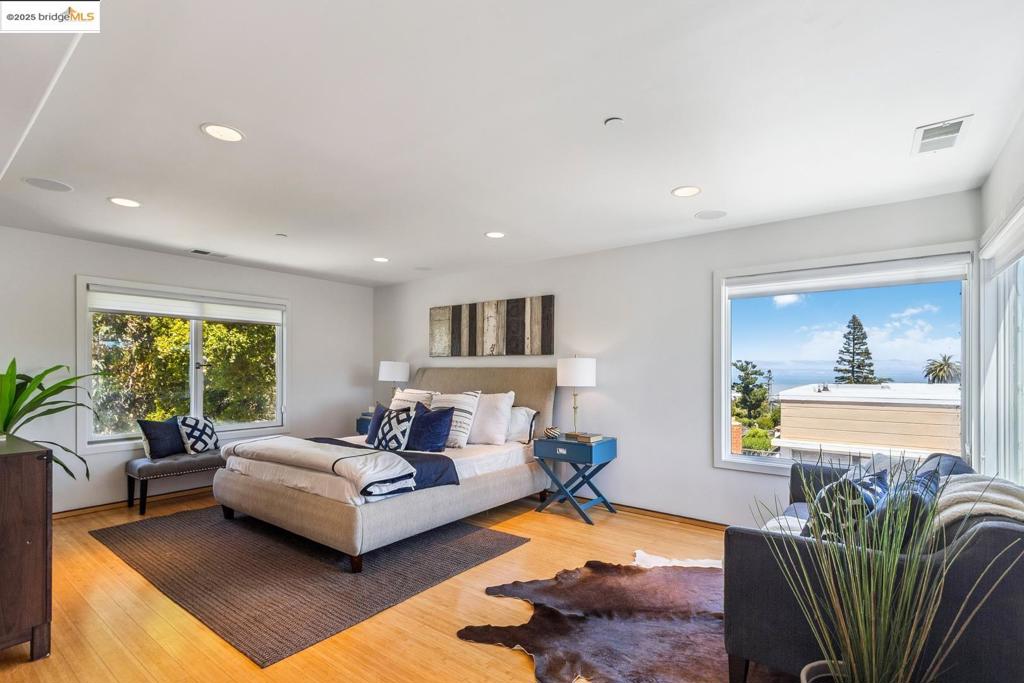 BURLINGAME - Residential