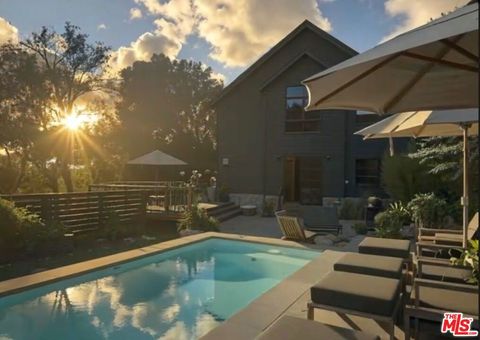 Photo of 21165 Entrada Road, Topanga, CA 90290 (MLS # 26728769)