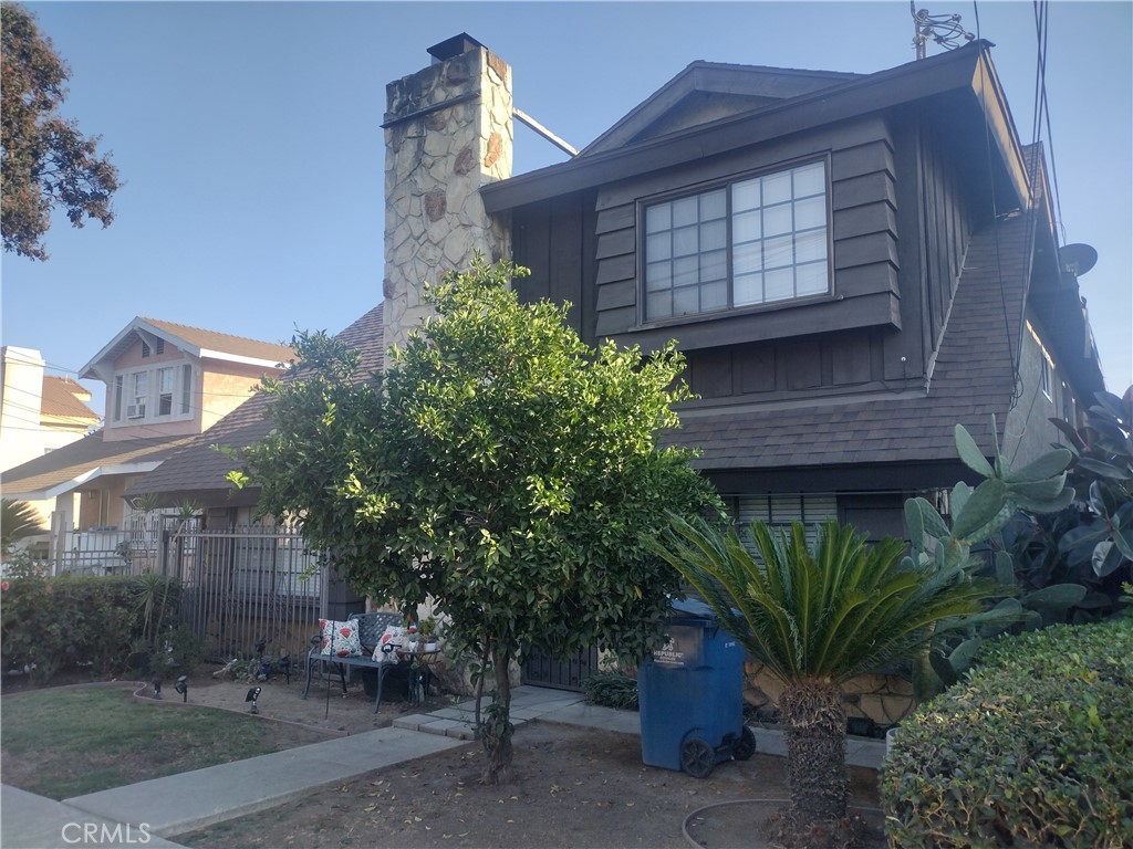 This charming condominium, located in the vibrant city of Alhambra, offers easy access to major freeways, popular restaurants, and various amenities. The spacious layout includes a welcoming living and dining area, a well-designed kitchen, a stylish bathroom, and a bedroom with access to a private outdoor space, along with an assigned, covered parking space for added convenience.