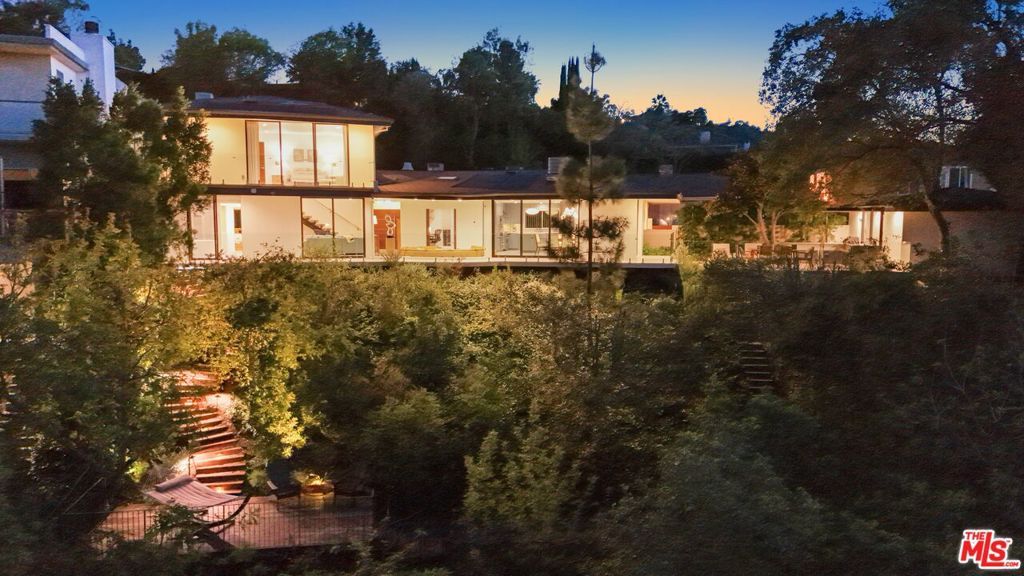 Photo of 11541 Dona Teresa Drive, Studio City, CA 91604 (MLS # 26659873)