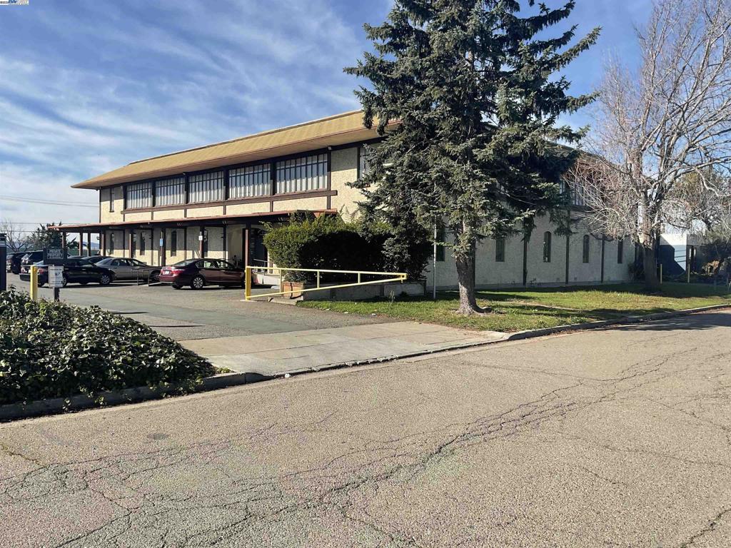 Prime Edgewater Market Investment Two-story office in Oakland Opportunity Zone with growth upside. 20% leased (1-yr term). Accessible, functional, and value-driven. Location & Accessibility -1.2 mi to Oakland Int’l Airport -Minutes from Oakland Coliseum -Easy access via BART, I-80 & I-580 -Close to downtown, retail & dining -Nearby parks, trails & gas stations -Airport parking & car rentals nearby Versatile Office Space - Conference and meeting rooms - Commercial kitchen on the first floor - Break room on the second floor - ADA-compliant restrooms, some with showers - Upgraded electrical systems and fire sprinklers - Elevator and multiple stairwells Investment Potential In Alameda County, one of California’s fastest-growing regions, this office building offers significant upside potential for investors and businesses. With a thriving local economy and increasing demand for commercial spaces, this is a rare opportunity to acquire a high-value asset. Contact us today to discuss this rare opportunity!