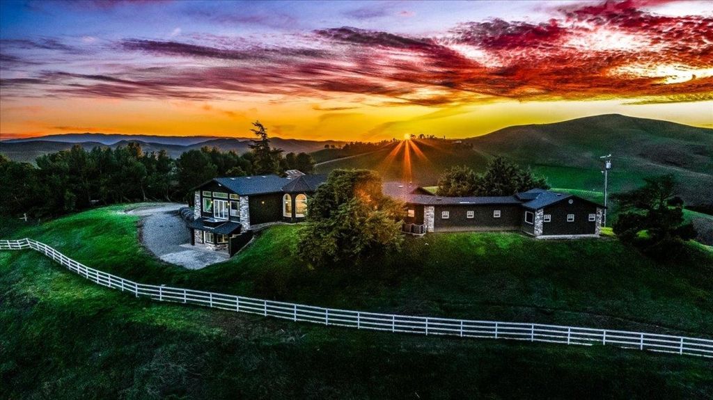 Photo of 12400 Morgan Territory Rd, Livermore, CA 94551 (MLS # 41123027)