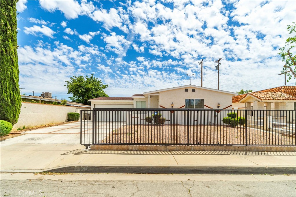 802 E Avenue Q4