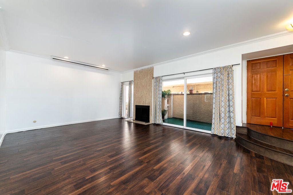 Photo of 5139 Balboa Boulevard #9, Encino, CA 91316 (MLS # 25582079)