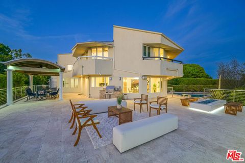 Photo of 1121 Roberto Lane, Los Angeles, CA 90077 (MLS # 26658667)