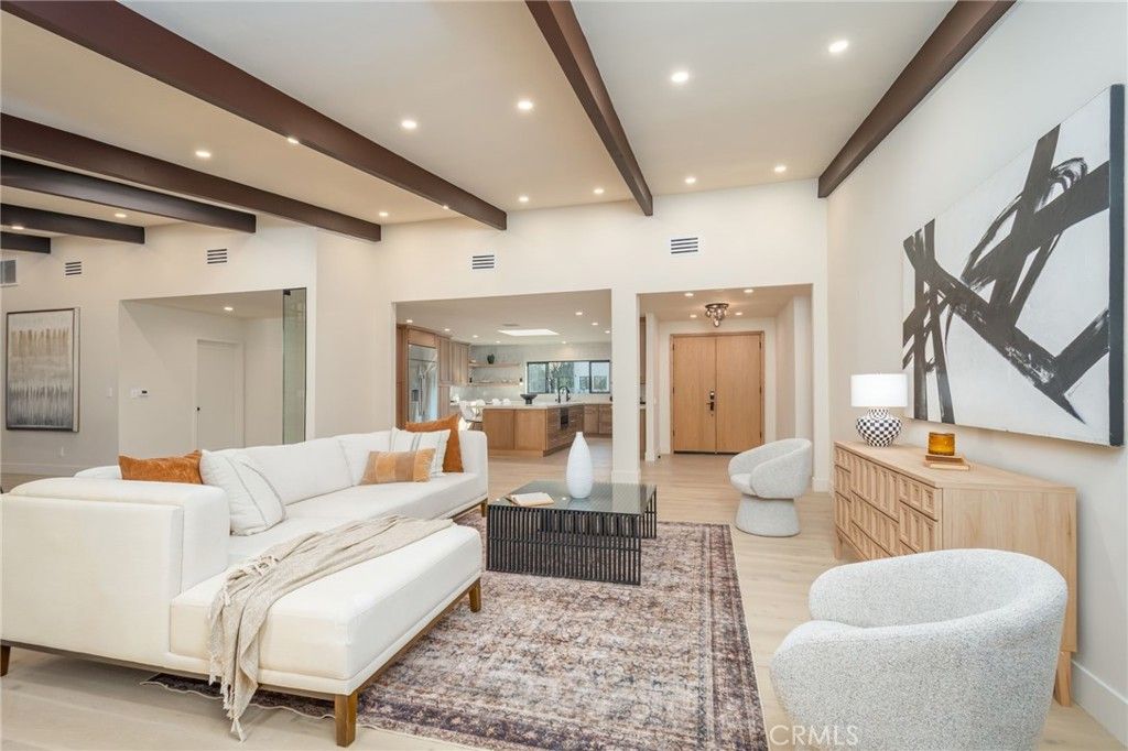 Photo of 18611 Rocoso Place, Tarzana, CA 91356 (MLS # SR26044516)